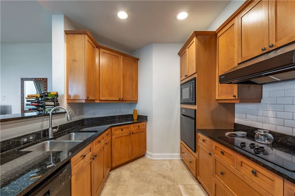 2828 Peachtree Road Nw Unit 1501, Atlanta, Georgia 30305, 2 Bedrooms Bedrooms, ,2 BathroomsBathrooms,Residential,For Sale,2828 Peachtree Road Nw Unit 1501,7576121