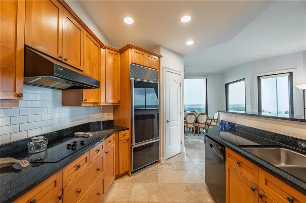 2828 Peachtree Road Nw Unit 1501, Atlanta, Georgia 30305, 2 Bedrooms Bedrooms, ,2 BathroomsBathrooms,Residential,For Sale,2828 Peachtree Road Nw Unit 1501,7576121