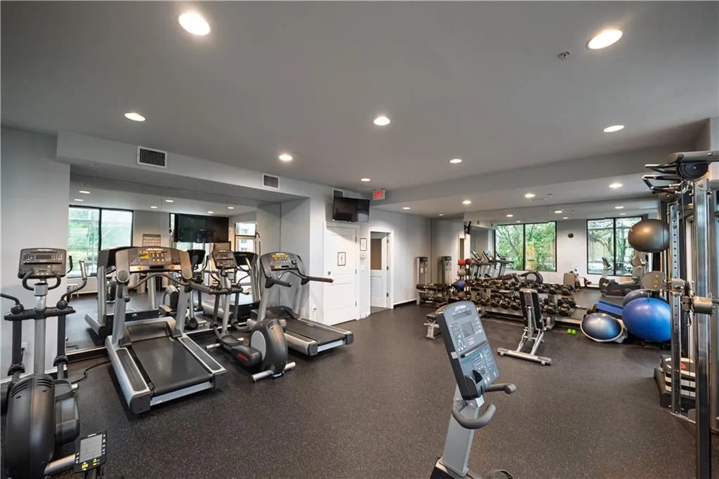 2828 Peachtree Road Nw Unit 1501, Atlanta, Georgia 30305, 2 Bedrooms Bedrooms, ,2 BathroomsBathrooms,Residential,For Sale,2828 Peachtree Road Nw Unit 1501,7576121
