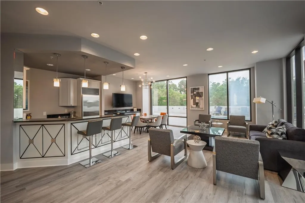 2828 Peachtree Road Nw Unit 1501, Atlanta, Georgia 30305, 2 Bedrooms Bedrooms, ,2 BathroomsBathrooms,Residential,For Sale,2828 Peachtree Road Nw Unit 1501,7576121
