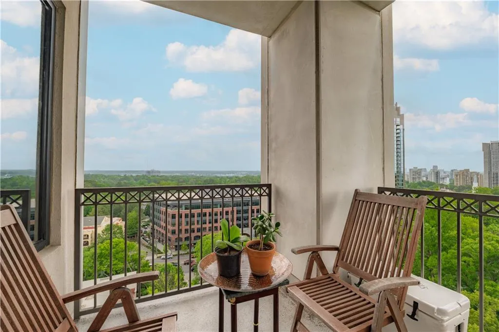2828 Peachtree Road Nw Unit 1501, Atlanta, Georgia 30305, 2 Bedrooms Bedrooms, ,2 BathroomsBathrooms,Residential,For Sale,2828 Peachtree Road Nw Unit 1501,7576121