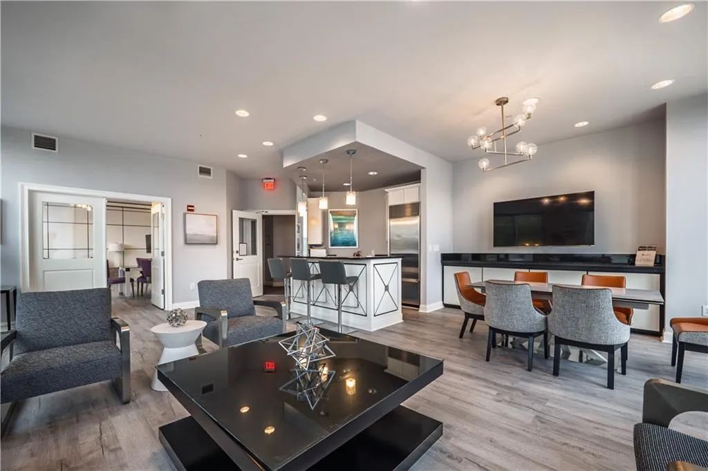 2828 Peachtree Road Nw Unit 1501, Atlanta, Georgia 30305, 2 Bedrooms Bedrooms, ,2 BathroomsBathrooms,Residential,For Sale,2828 Peachtree Road Nw Unit 1501,7576121