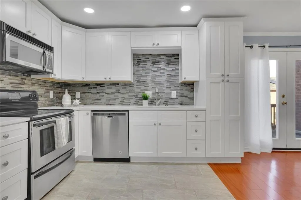 6520 Roswell Road Unit 77, Atlanta, Georgia 30328, 2 Bedrooms Bedrooms, ,1 BathroomBathrooms,Residential,Sold,6520 Roswell Road Unit 77,7429605