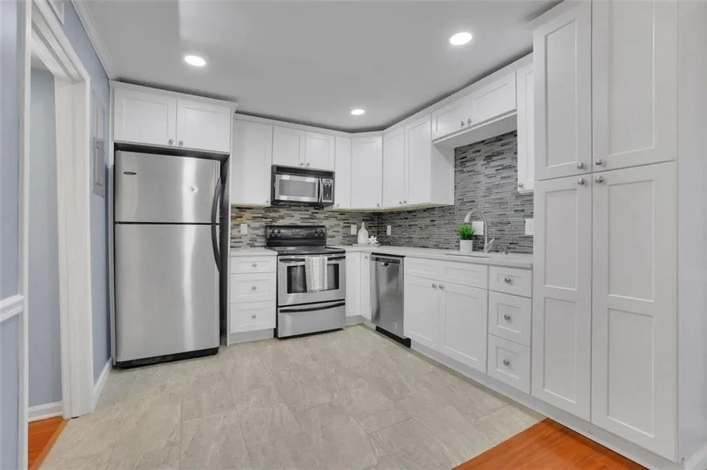 6520 Roswell Road Unit 77, Atlanta, Georgia 30328, 2 Bedrooms Bedrooms, ,1 BathroomBathrooms,Residential,Sold,6520 Roswell Road Unit 77,7429605