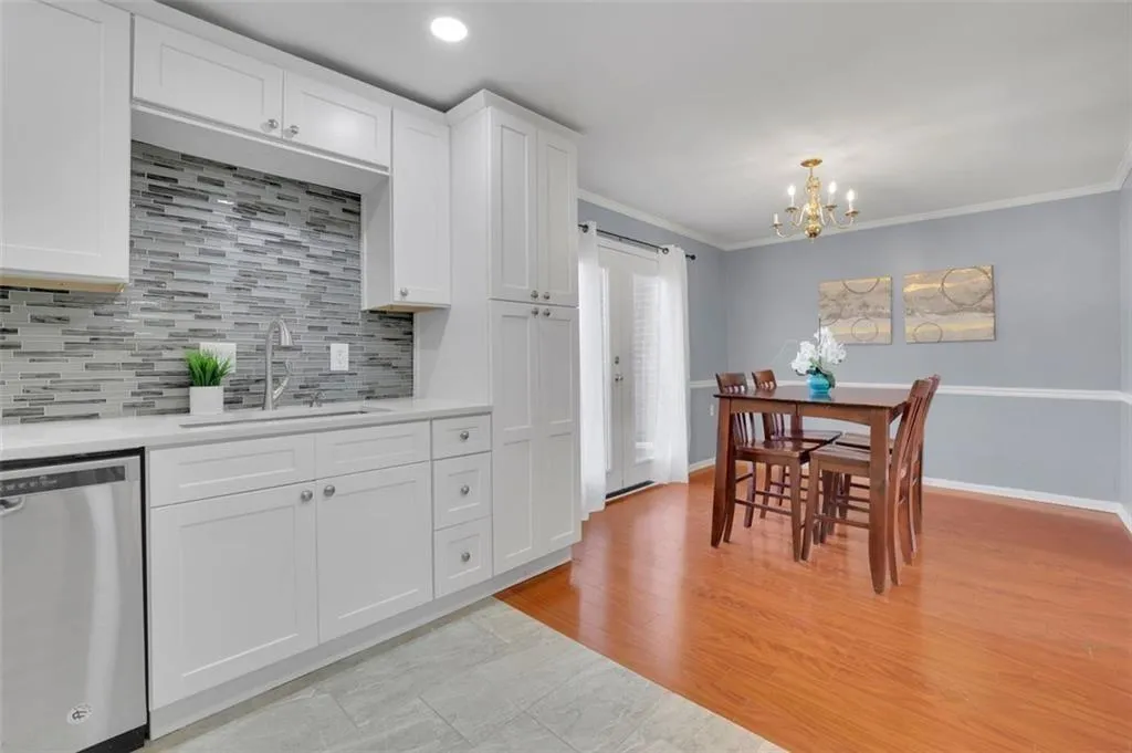 6520 Roswell Road Unit 77, Atlanta, Georgia 30328, 2 Bedrooms Bedrooms, ,1 BathroomBathrooms,Residential,Sold,6520 Roswell Road Unit 77,7429605