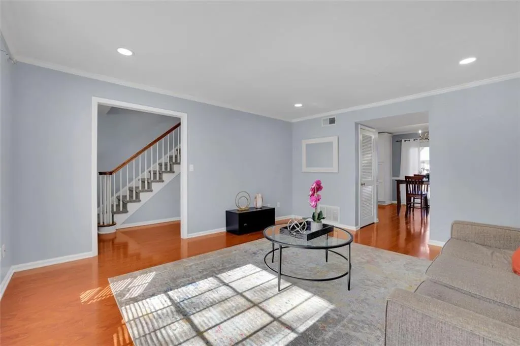 6520 Roswell Road Unit 77, Atlanta, Georgia 30328, 2 Bedrooms Bedrooms, ,1 BathroomBathrooms,Residential,Sold,6520 Roswell Road Unit 77,7429605