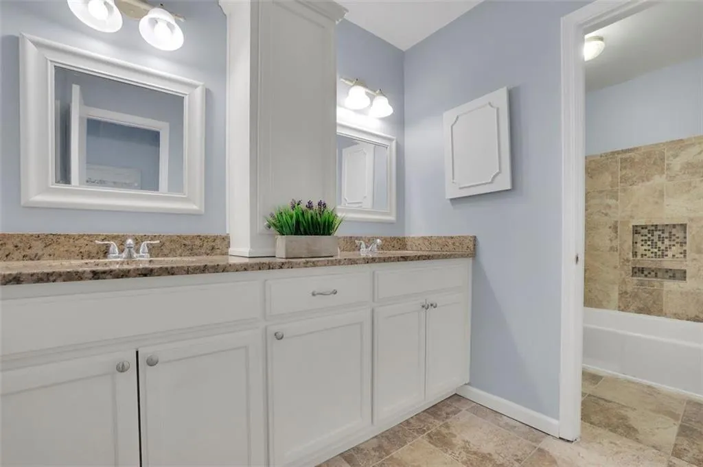 6520 Roswell Road Unit 77, Atlanta, Georgia 30328, 2 Bedrooms Bedrooms, ,1 BathroomBathrooms,Residential,Sold,6520 Roswell Road Unit 77,7429605