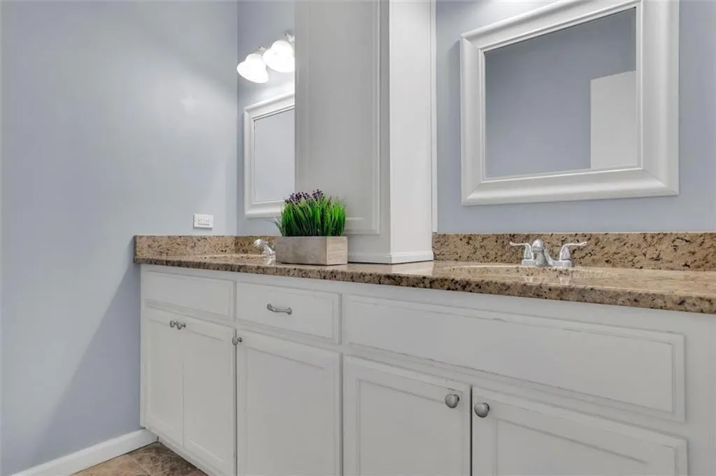 6520 Roswell Road Unit 77, Atlanta, Georgia 30328, 2 Bedrooms Bedrooms, ,1 BathroomBathrooms,Residential,Sold,6520 Roswell Road Unit 77,7429605