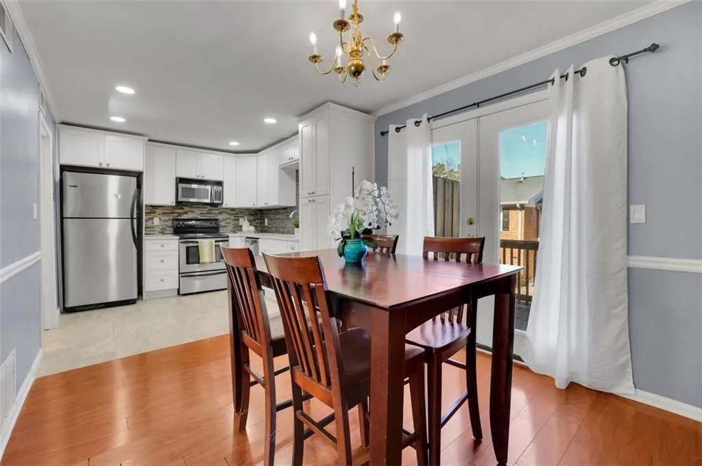 6520 Roswell Road Unit 77, Atlanta, Georgia 30328, 2 Bedrooms Bedrooms, ,1 BathroomBathrooms,Residential,Sold,6520 Roswell Road Unit 77,7429605