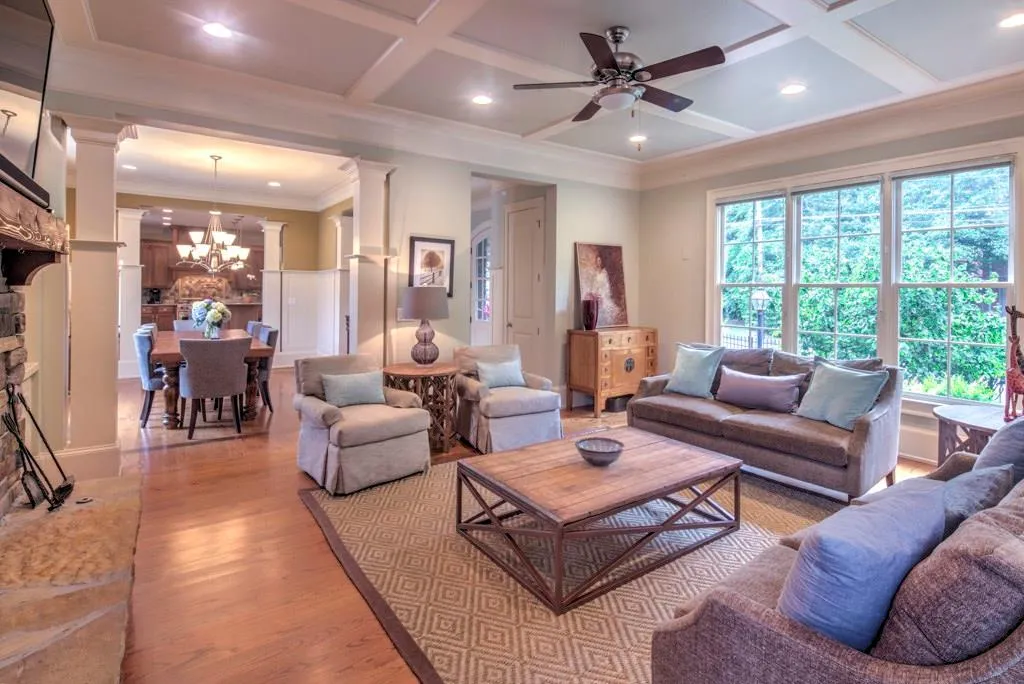 209 Peachtree Way Ne, Atlanta, Georgia 30305, 5 Bedrooms Bedrooms, ,4 BathroomsBathrooms,Residential,Sold,209 Peachtree Way Ne,5861238