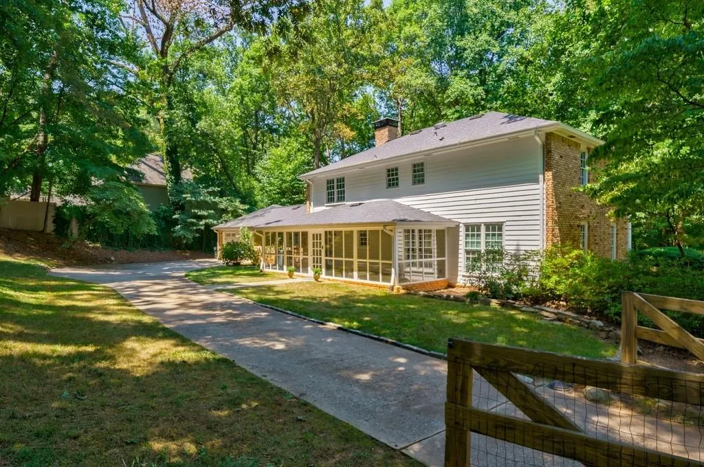 7135 Brandon Mill Road, Sandy Springs, Georgia 30328, 5 Bedrooms Bedrooms, ,4 BathroomsBathrooms,Residential,Sold,7135 Brandon Mill Road,7064847
