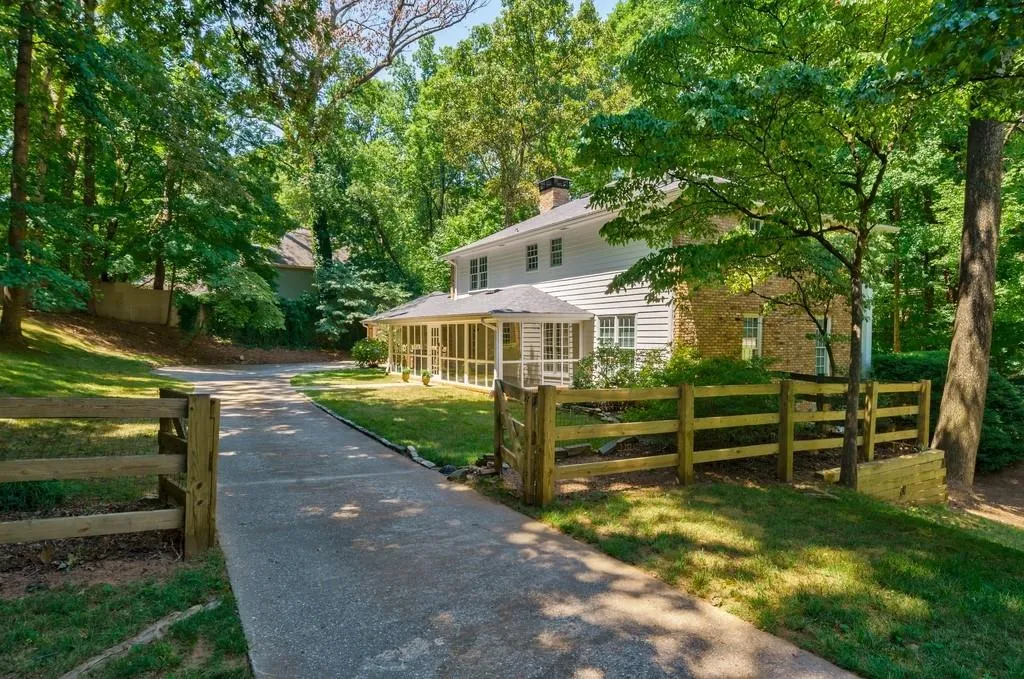7135 Brandon Mill Road, Sandy Springs, Georgia 30328, 5 Bedrooms Bedrooms, ,4 BathroomsBathrooms,Residential,Sold,7135 Brandon Mill Road,7064847