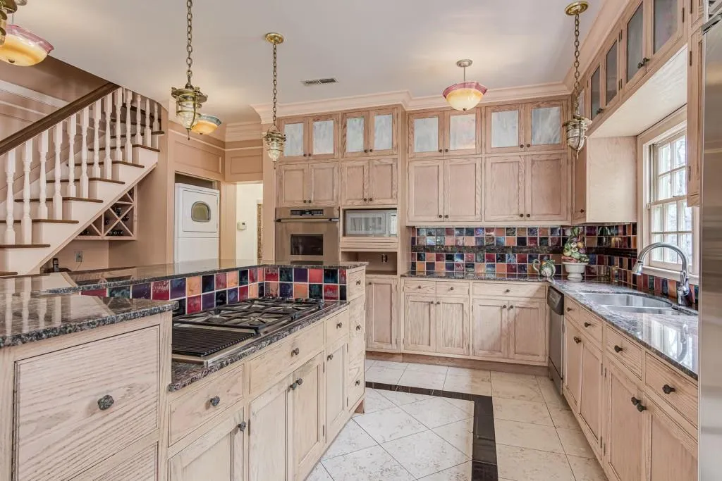 6465 Riverside Drive, Sandy Springs, Georgia 30328, 5 Bedrooms Bedrooms, ,4 BathroomsBathrooms,Residential,Sold,6465 Riverside Drive,6762279
