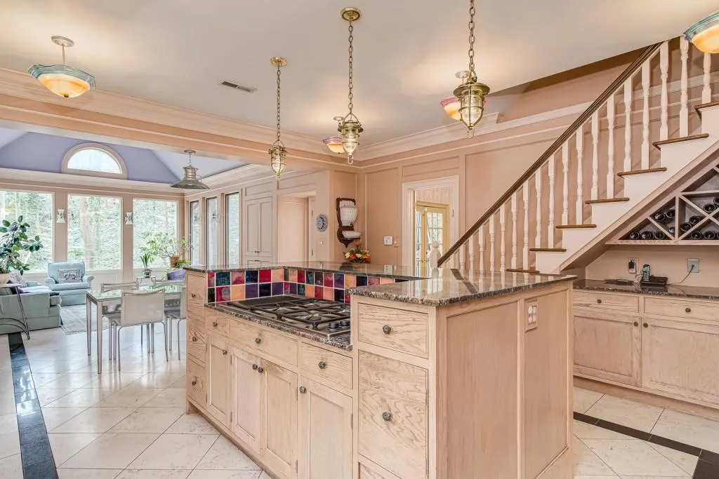 6465 Riverside Drive, Sandy Springs, Georgia 30328, 5 Bedrooms Bedrooms, ,4 BathroomsBathrooms,Residential,Sold,6465 Riverside Drive,6762279