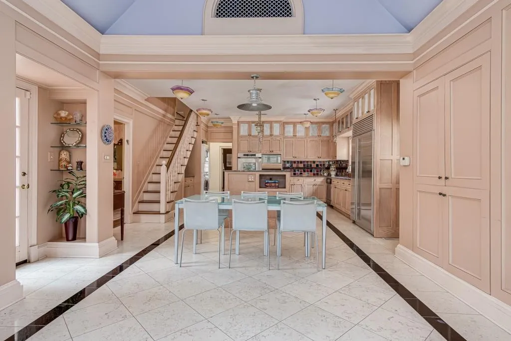 6465 Riverside Drive, Sandy Springs, Georgia 30328, 5 Bedrooms Bedrooms, ,4 BathroomsBathrooms,Residential,Sold,6465 Riverside Drive,6762279