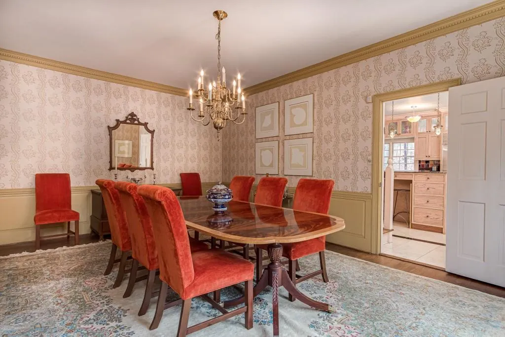 6465 Riverside Drive, Sandy Springs, Georgia 30328, 5 Bedrooms Bedrooms, ,4 BathroomsBathrooms,Residential,Sold,6465 Riverside Drive,6762279