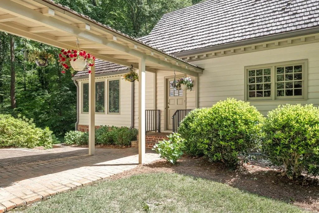 6465 Riverside Drive, Sandy Springs, Georgia 30328, 5 Bedrooms Bedrooms, ,4 BathroomsBathrooms,Residential,Sold,6465 Riverside Drive,6762279