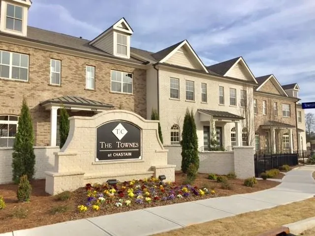 4245 Deming Circle, Atlanta, Georgia 30342, 2 Bedrooms Bedrooms, ,2 BathroomsBathrooms,Residential,Sold,4245 Deming Circle,5953375