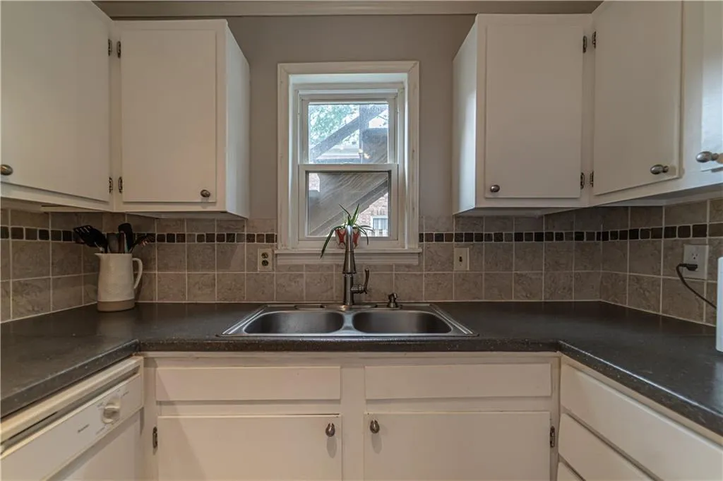 5606 Kingsport Drive Unit 13, Sandy Springs, Georgia 30342, 2 Bedrooms Bedrooms, ,1 BathroomBathrooms,Residential,Sold,5606 Kingsport Drive Unit 13,6749720