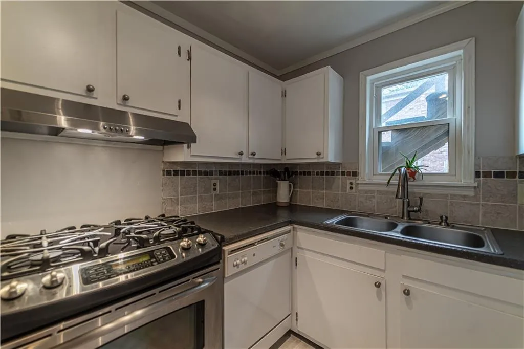 5606 Kingsport Drive Unit 13, Sandy Springs, Georgia 30342, 2 Bedrooms Bedrooms, ,1 BathroomBathrooms,Residential,Sold,5606 Kingsport Drive Unit 13,6749720