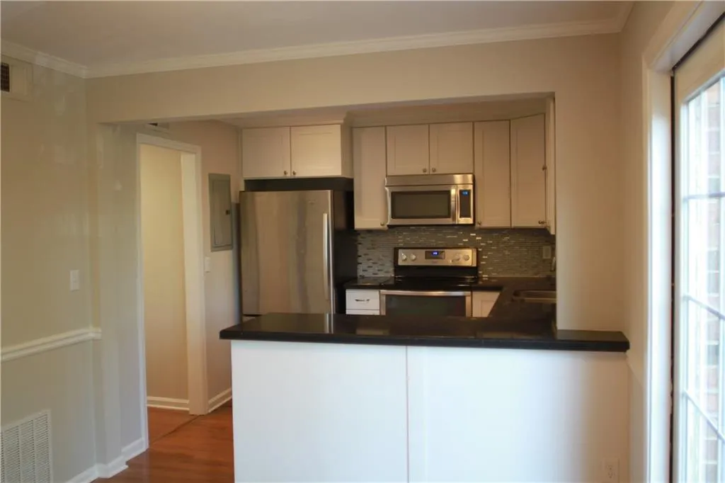 6520 Roswell Road Ne Unit 81, Sandy Springs, Georgia 30328, 2 Bedrooms Bedrooms, ,1 BathroomBathrooms,Residential,Sold,6520 Roswell Road Ne Unit 81,6619877