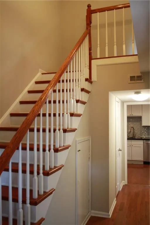 6520 Roswell Road Ne Unit 81, Sandy Springs, Georgia 30328, 2 Bedrooms Bedrooms, ,1 BathroomBathrooms,Residential,Sold,6520 Roswell Road Ne Unit 81,6619877