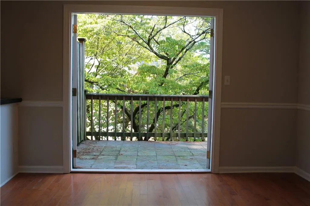 6520 Roswell Road Ne Unit 81, Sandy Springs, Georgia 30328, 2 Bedrooms Bedrooms, ,1 BathroomBathrooms,Residential,Sold,6520 Roswell Road Ne Unit 81,6619877