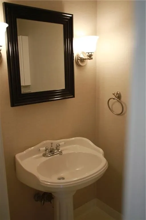 6520 Roswell Road Ne Unit 81, Sandy Springs, Georgia 30328, 2 Bedrooms Bedrooms, ,1 BathroomBathrooms,Residential,Sold,6520 Roswell Road Ne Unit 81,6619877