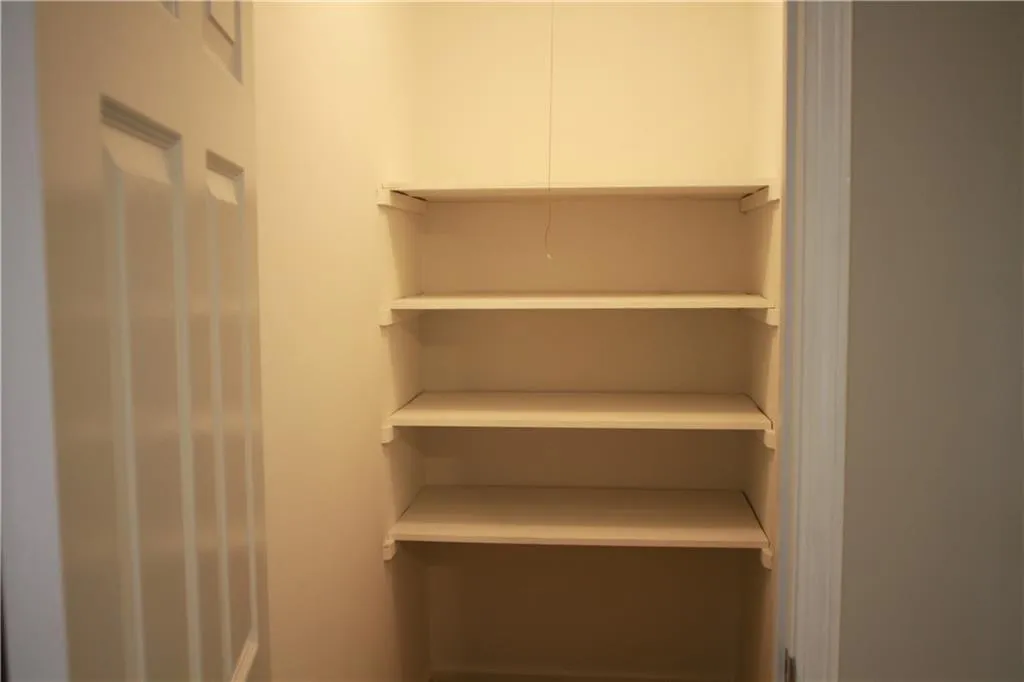 6520 Roswell Road Ne Unit 81, Sandy Springs, Georgia 30328, 2 Bedrooms Bedrooms, ,1 BathroomBathrooms,Residential,Sold,6520 Roswell Road Ne Unit 81,6619877
