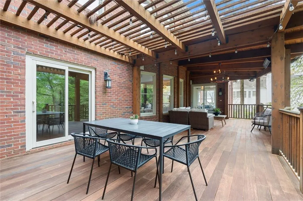 Deck featuring outdoor lounge area