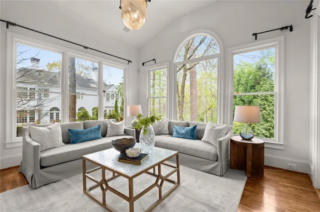 Sunroom with vaulted ceiling and suspended lighting