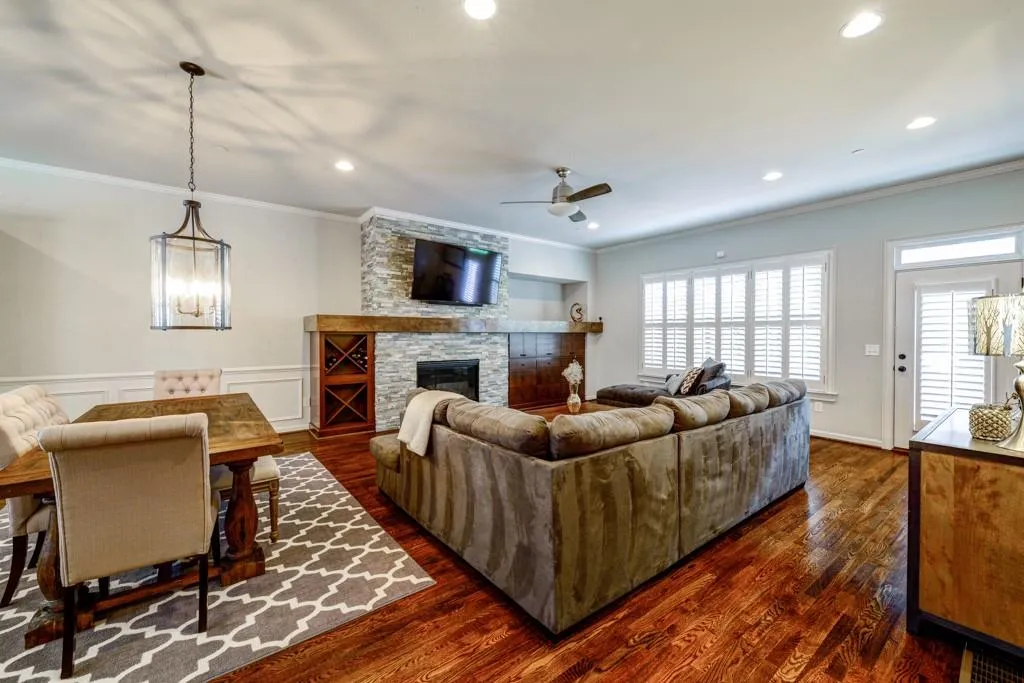 969 Thibideau Court, Sandy Springs, Georgia 30328, 3 Bedrooms Bedrooms, ,3 BathroomsBathrooms,Residential,Sold,969 Thibideau Court,5856287
