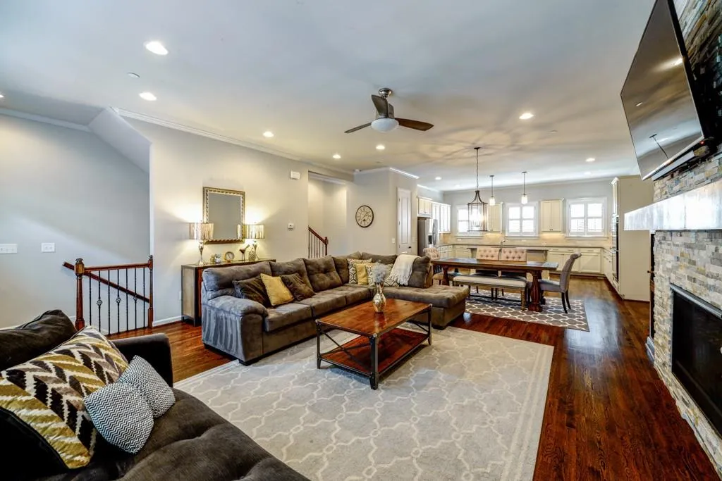 969 Thibideau Court, Sandy Springs, Georgia 30328, 3 Bedrooms Bedrooms, ,3 BathroomsBathrooms,Residential,Sold,969 Thibideau Court,5856287