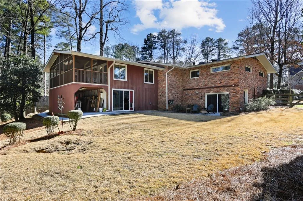 365 Amberidge Trail, Sandy Springs, Georgia 30328, 4 Bedrooms Bedrooms, ,3 BathroomsBathrooms,Residential,Sold,365 Amberidge Trail,6832633