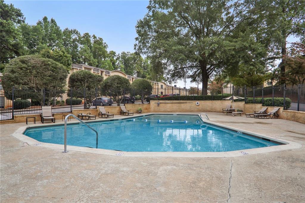 5400 Roswell Road Unit O5, Atlanta, Georgia 30342, 2 Bedrooms Bedrooms, ,1 BathroomBathrooms,Residential,Sold,5400 Roswell Road Unit O5,7271487