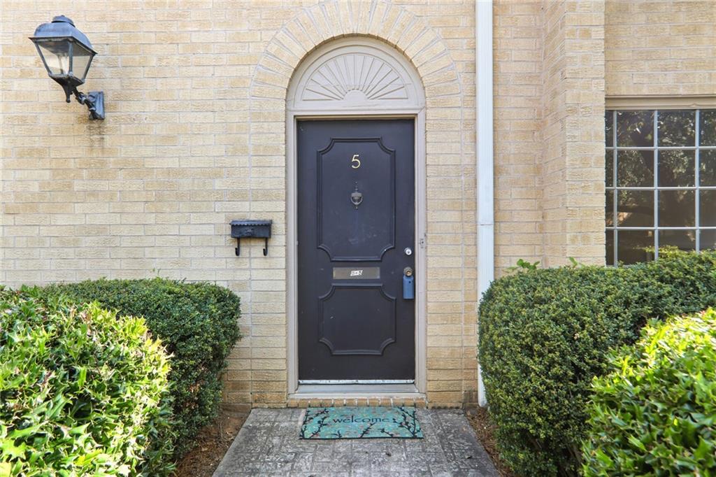 5400 Roswell Road Unit O5, Atlanta, Georgia 30342, 2 Bedrooms Bedrooms, ,1 BathroomBathrooms,Residential,Sold,5400 Roswell Road Unit O5,7271487