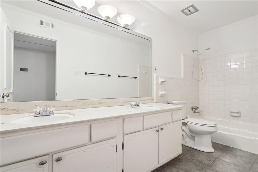 5400 Roswell Road Unit O5, Atlanta, Georgia 30342, 2 Bedrooms Bedrooms, ,1 BathroomBathrooms,Residential,Sold,5400 Roswell Road Unit O5,7271487