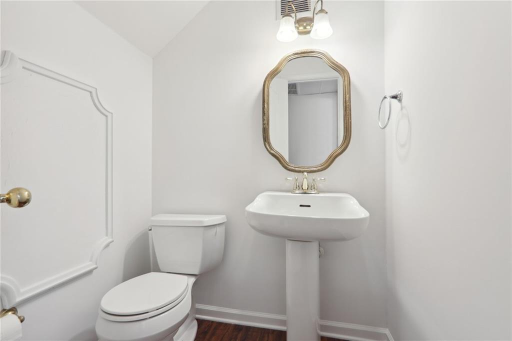 5400 Roswell Road Unit O5, Atlanta, Georgia 30342, 2 Bedrooms Bedrooms, ,1 BathroomBathrooms,Residential,Sold,5400 Roswell Road Unit O5,7271487