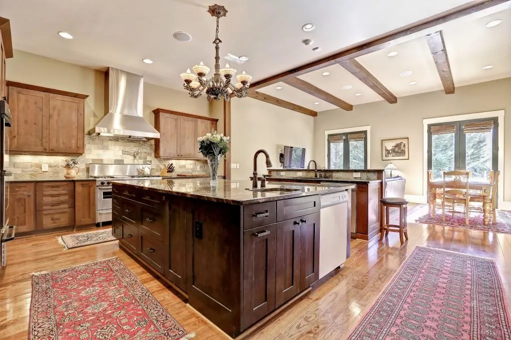 625 W Northway Lane, Atlanta, Georgia 30342, 6 Bedrooms Bedrooms, ,6 BathroomsBathrooms,Residential,Sold,625 W Northway Lane,5963813
