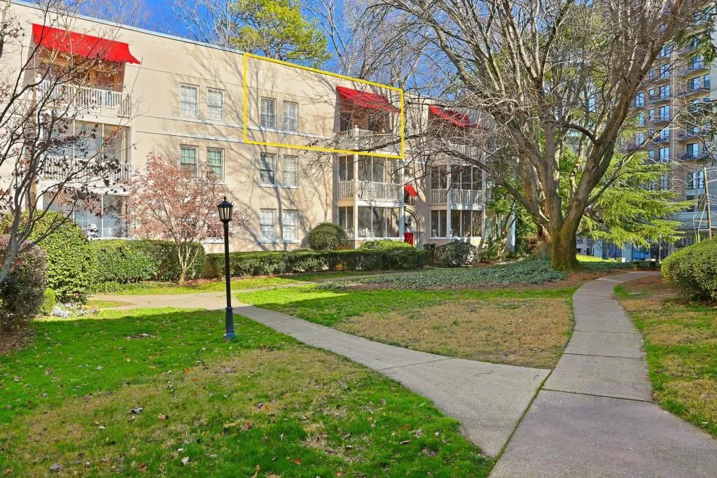 2230 Peachtree Road Nw Unit A6, Atlanta, Georgia 30309, 2 Bedrooms Bedrooms, 0 ,1 BathroomBathrooms,Residential,For Sale,2230 Peachtree Road Nw Unit A6,7701279