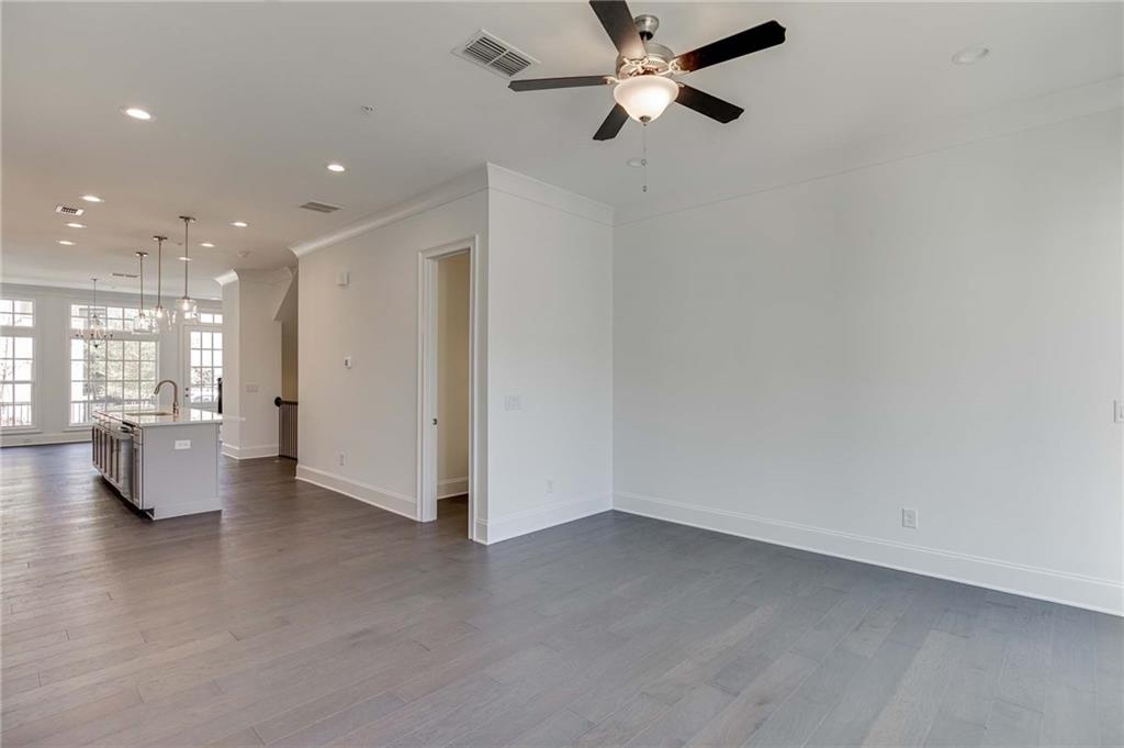 The 10 foot ceilings on this main level is very dramatic!