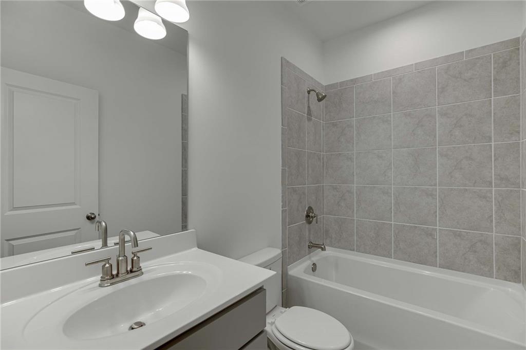 The secondary ensuite bath is great for privacy.