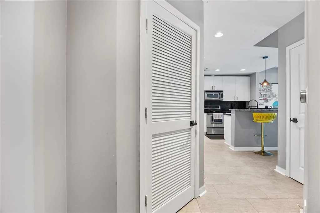 250 Pharr Road Ne Unit 1702, Atlanta, Georgia 30305, 1 Bedroom Bedrooms, ,1 BathroomBathrooms,Residential,For Sale,250 Pharr Road Ne Unit 1702,7625902