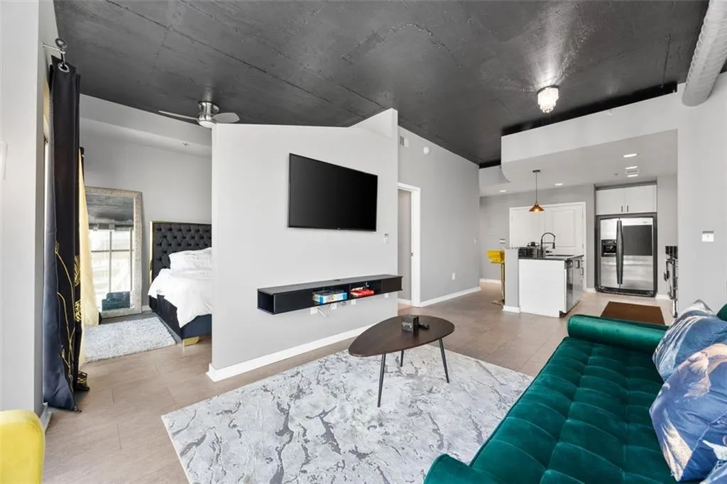 250 Pharr Road Ne Unit 1702, Atlanta, Georgia 30305, 1 Bedroom Bedrooms, ,1 BathroomBathrooms,Residential,For Sale,250 Pharr Road Ne Unit 1702,7625902