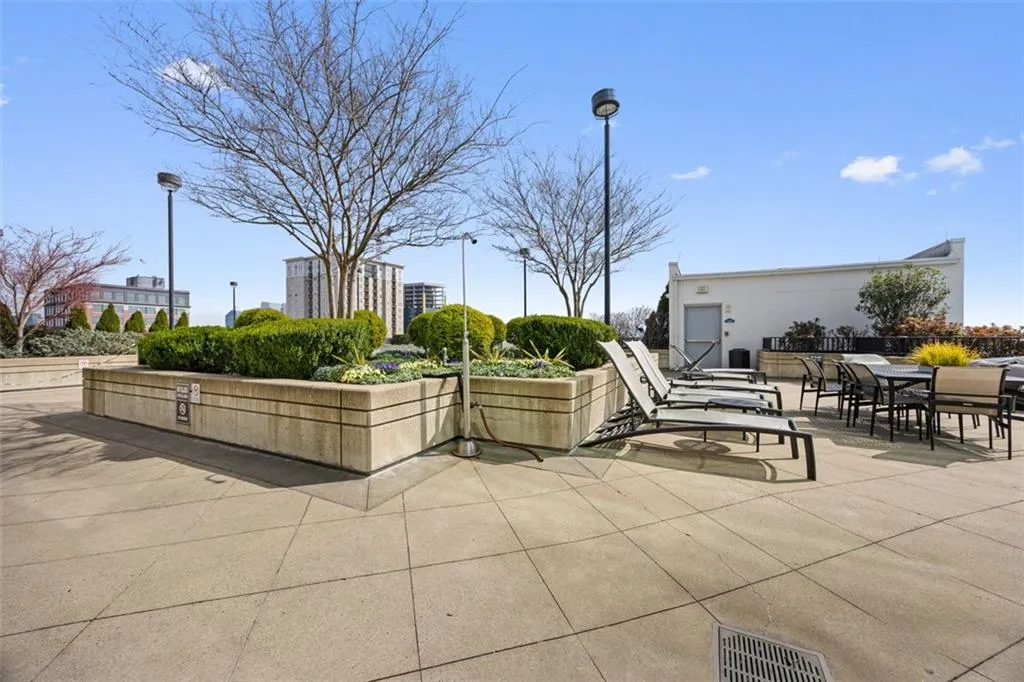 250 Pharr Road Ne Unit 1702, Atlanta, Georgia 30305, 1 Bedroom Bedrooms, ,1 BathroomBathrooms,Residential,For Sale,250 Pharr Road Ne Unit 1702,7625902