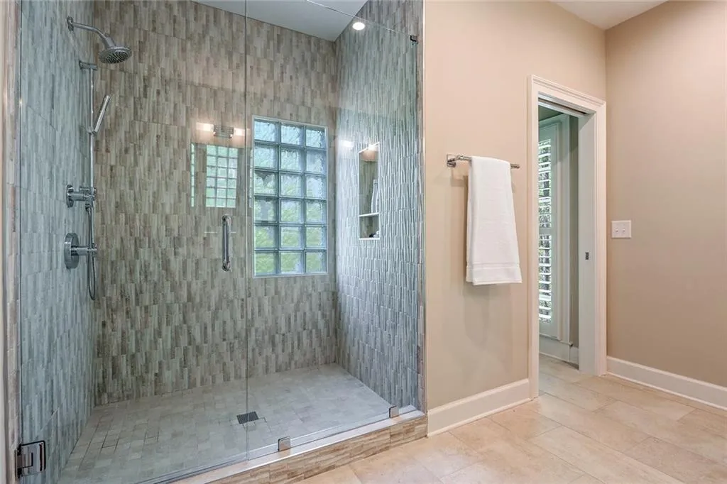 486 Huntcliff Green, Sandy Springs, Georgia 30350, 5 Bedrooms Bedrooms, ,4 BathroomsBathrooms,Residential,Sold,486 Huntcliff Green,5998301