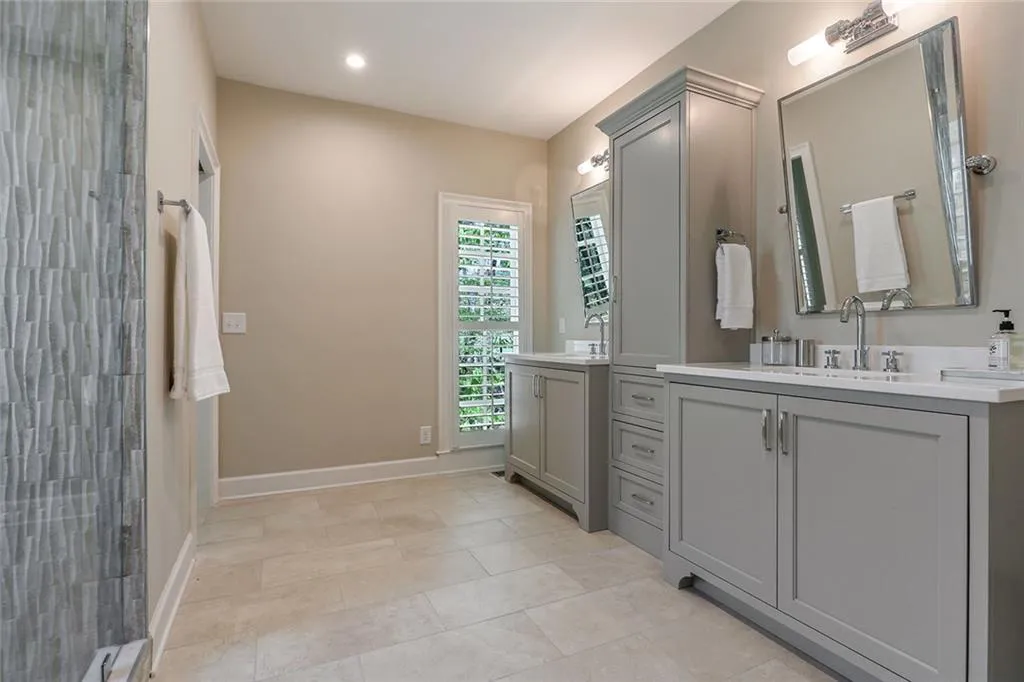 486 Huntcliff Green, Sandy Springs, Georgia 30350, 5 Bedrooms Bedrooms, ,4 BathroomsBathrooms,Residential,Sold,486 Huntcliff Green,5998301