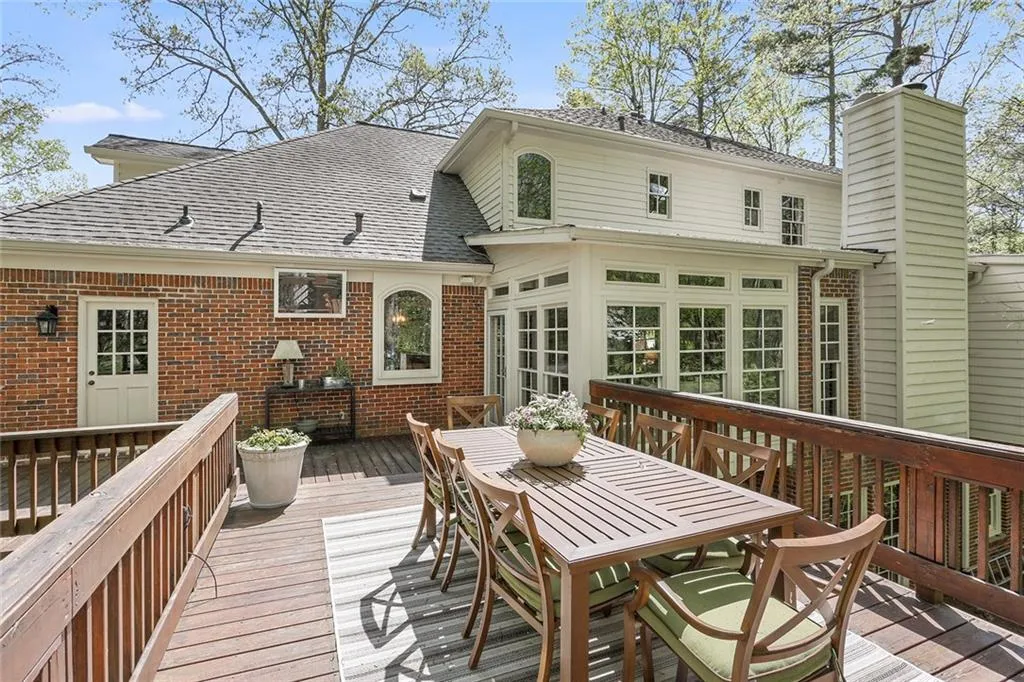 486 Huntcliff Green, Sandy Springs, Georgia 30350, 5 Bedrooms Bedrooms, ,4 BathroomsBathrooms,Residential,Sold,486 Huntcliff Green,5998301