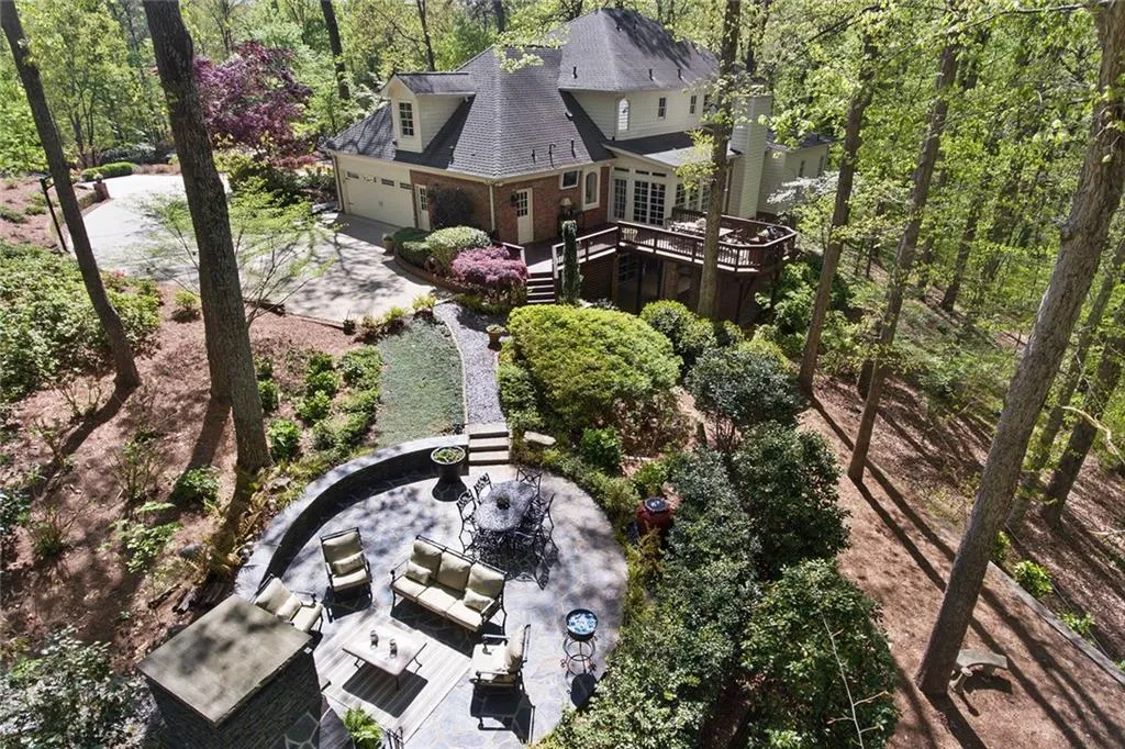 486 Huntcliff Green, Sandy Springs, Georgia 30350, 5 Bedrooms Bedrooms, ,4 BathroomsBathrooms,Residential,Sold,486 Huntcliff Green,5998301