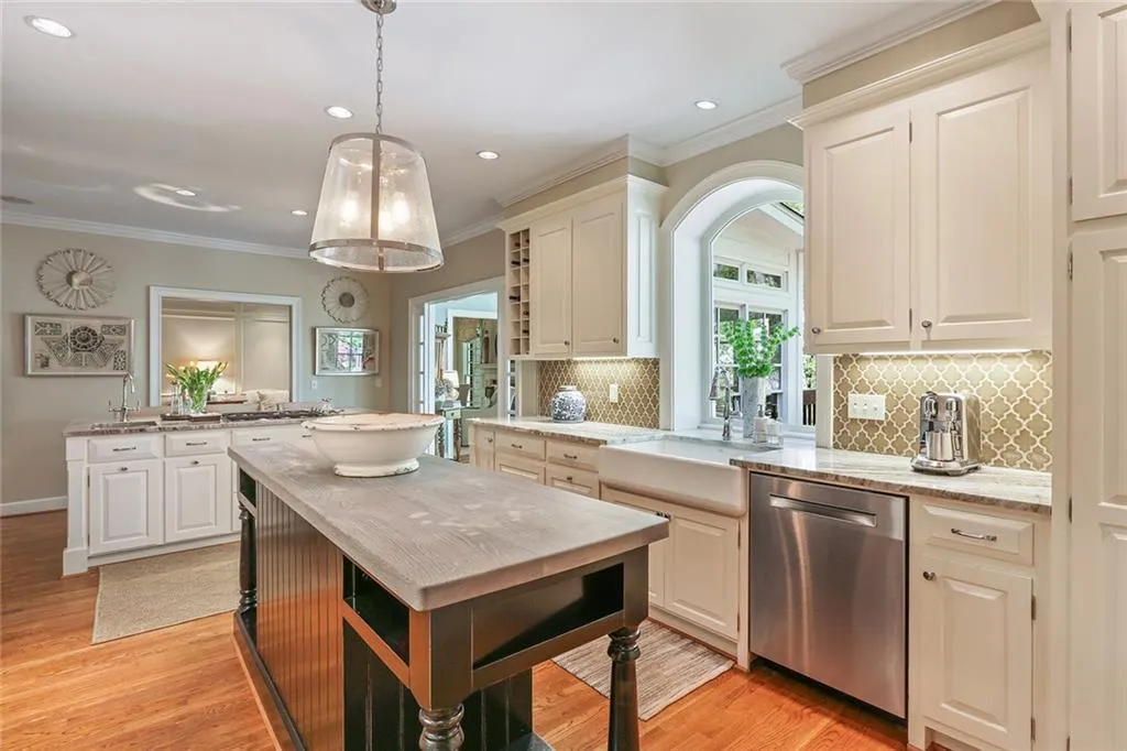 486 Huntcliff Green, Sandy Springs, Georgia 30350, 5 Bedrooms Bedrooms, ,4 BathroomsBathrooms,Residential,Sold,486 Huntcliff Green,5998301